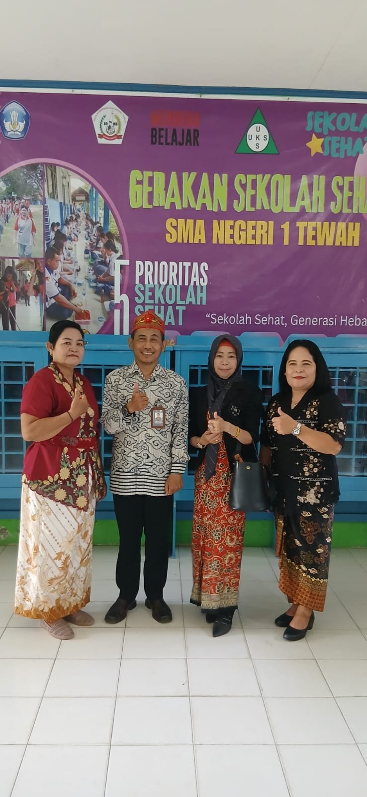 Semangat Kartini Masa Kini: Guru dan Staf Tampil Anggun Berbalut Kebaya dan Batik
