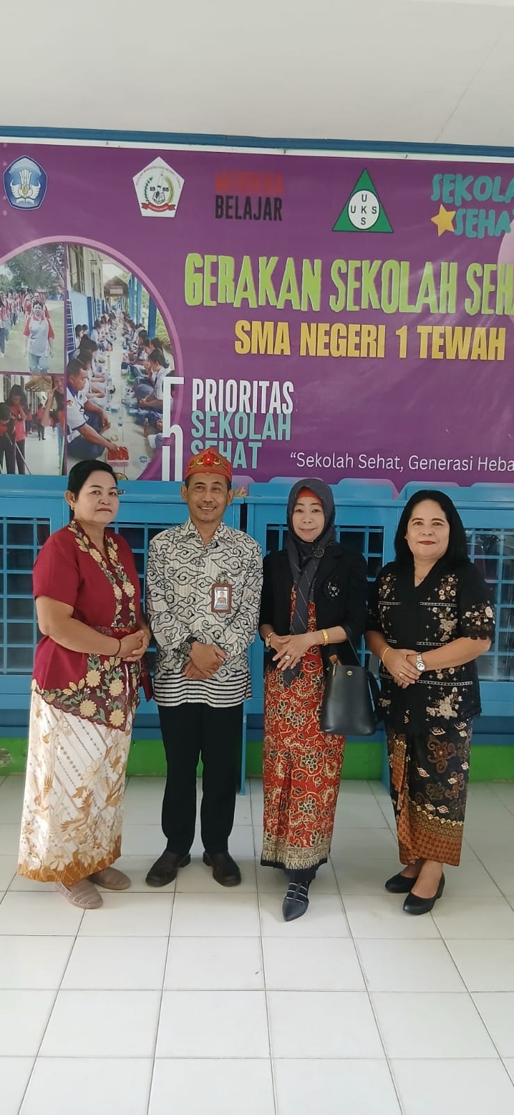 Semangat Kartini Masa Kini: Guru dan Staf Tampil Anggun Berbalut Kebaya dan Batik (5)