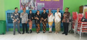 Semangat Kartini Masa Kini: Guru dan Staf Tampil Anggun Berbalut Kebaya dan Batik (13)