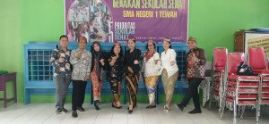 Semangat Kartini Masa Kini: Guru dan Staf Tampil Anggun Berbalut Kebaya dan Batik (3)