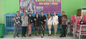 Semangat Kartini Masa Kini: Guru dan Staf Tampil Anggun Berbalut Kebaya dan Batik (18)