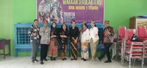 Semangat Kartini Masa Kini: Guru dan Staf Tampil Anggun Berbalut Kebaya dan Batik (11)