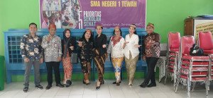 Semangat Kartini Masa Kini: Guru dan Staf Tampil Anggun Berbalut Kebaya dan Batik (10)