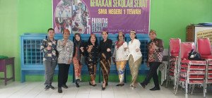 Semangat Kartini Masa Kini: Guru dan Staf Tampil Anggun Berbalut Kebaya dan Batik (9)