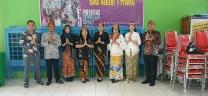 Semangat Kartini Masa Kini: Guru dan Staf Tampil Anggun Berbalut Kebaya dan Batik (7)
