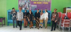 Semangat Kartini Masa Kini: Guru dan Staf Tampil Anggun Berbalut Kebaya dan Batik (16)